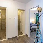 Nora, Old Town Located, Free Parking Apartment