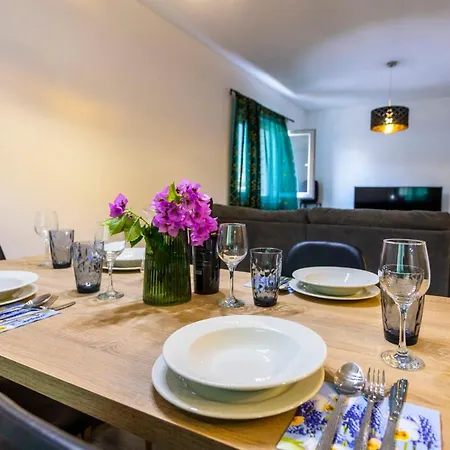 Nora, Old Town Located, Free Parking *