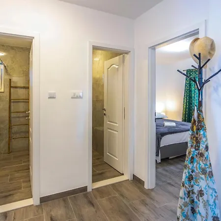 Nora, Old Town Located, Free Parking Apartamento