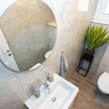 Nora, Old Town Located, Free Parking * Makarska