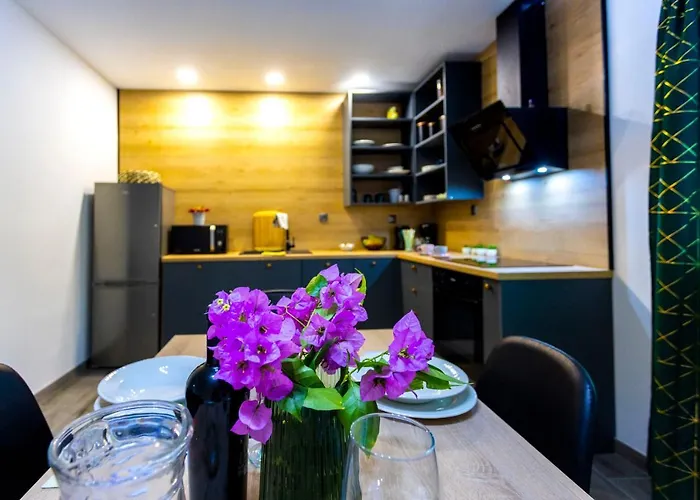 Nora, Old Town Located, Free Parking *