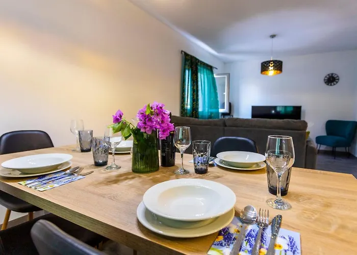 Nora, Old Town Located, Free Parking *