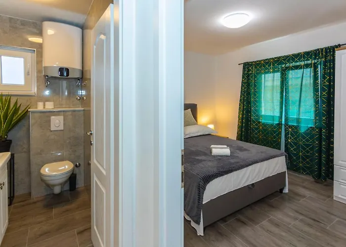 Nora, Old Town Located, Free Parking Apartment *