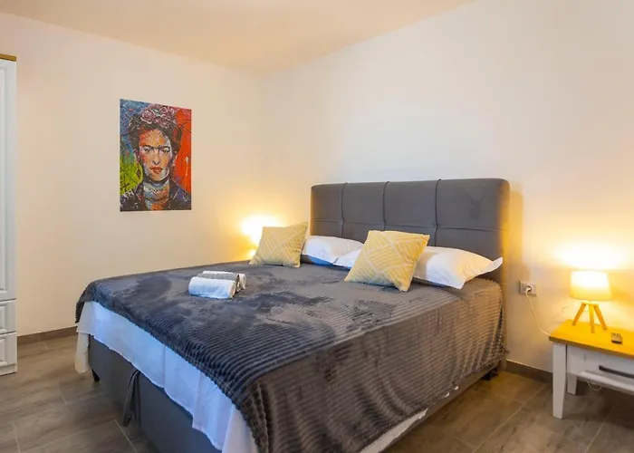 Apartment Nora, Old Town Located, Free Parking *