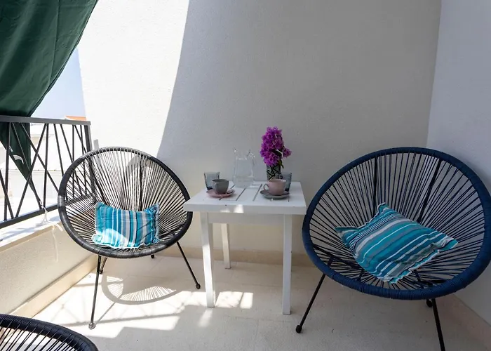 Nora, Old Town Located, Free Parking Apartment *