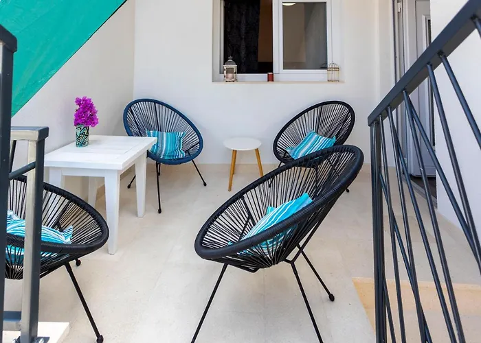 Nora, Old Town Located, Free Parking