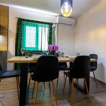 Nora, Old Town Located, Free Parking * Makarska