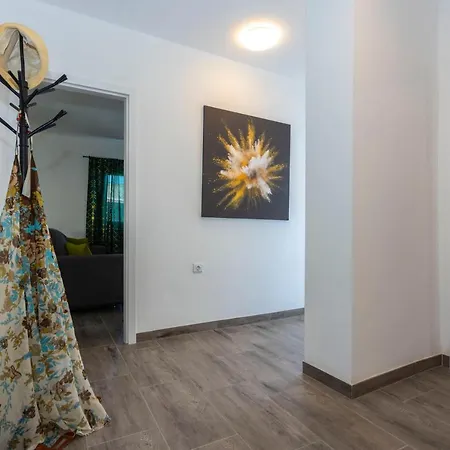 Nora, Old Town Located, Free Parking Makarska