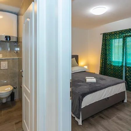 Nora, Old Town Located, Free Parking Apartment *