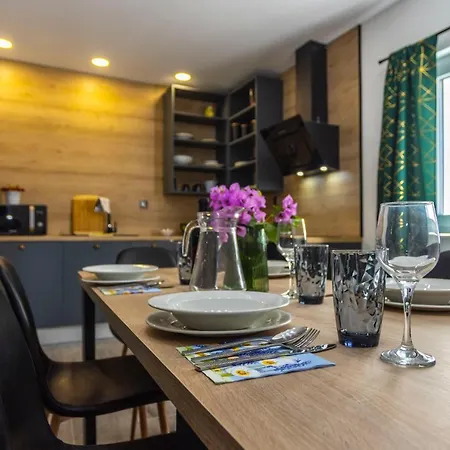 Apartment Nora, Old Town Located, Free Parking *