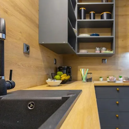 Nora, Old Town Located, Free Parking Apartment *