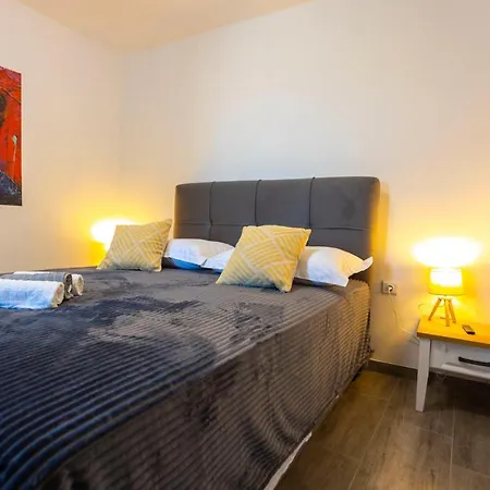 Apartment Nora, Old Town Located, Free Parking