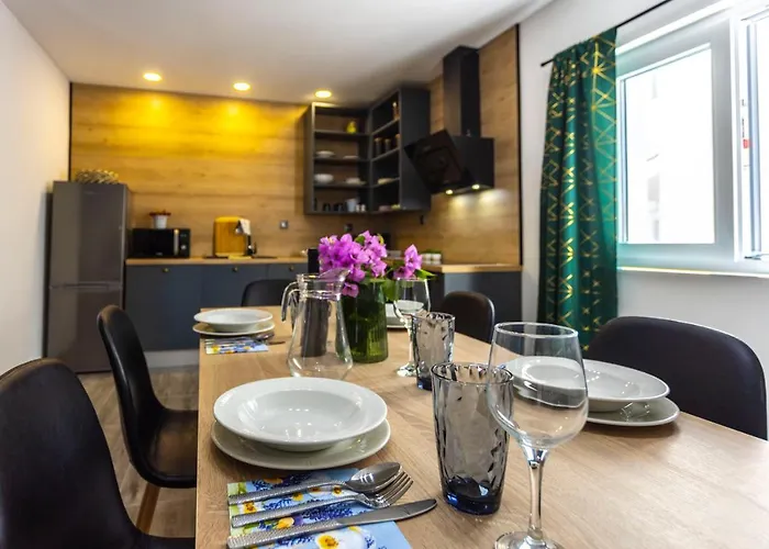 Nora, Old Town Located, Free Parking Apartment Makarska