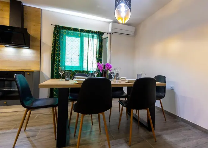 Nora, Old Town Located, Free Parking * Makarska