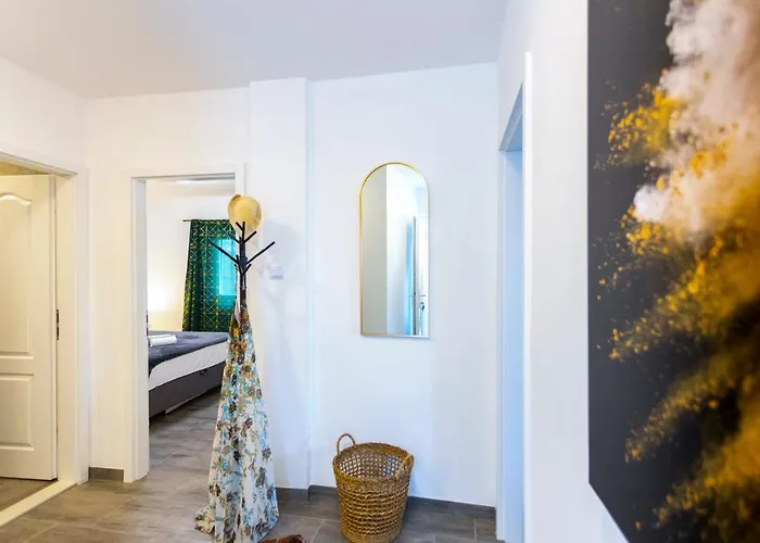 Nora, Old Town Located, Free Parking Apartment *