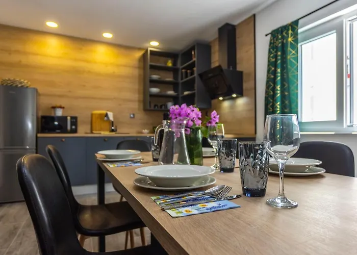 Apartment Nora, Old Town Located, Free Parking *