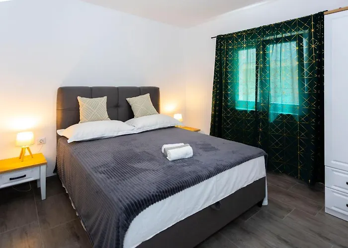 Nora, Old Town Located, Free Parking