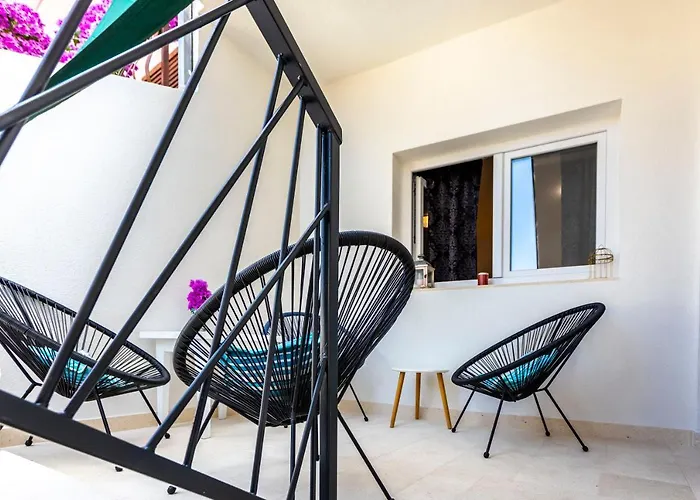 Nora, Old Town Located, Free Parking * Makarska