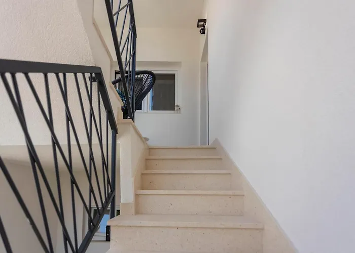 Nora, Old Town Located, Free Parking Apartment *