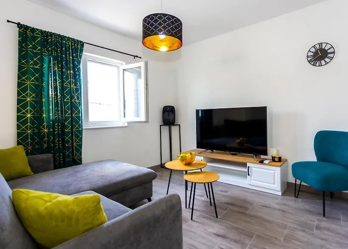 Apartment Nora, Old Town Located, Free Parking *