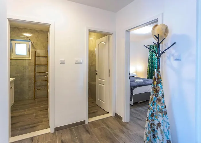 Nora, Old Town Located, Free Parking Apartment